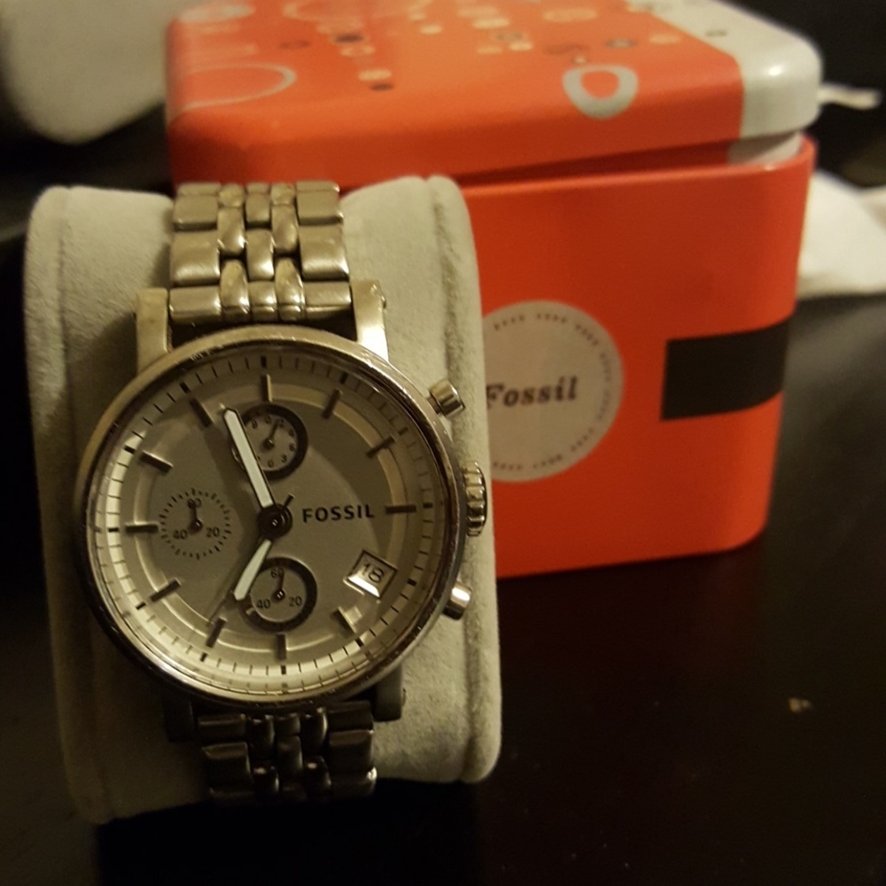 Fossil watch with tin